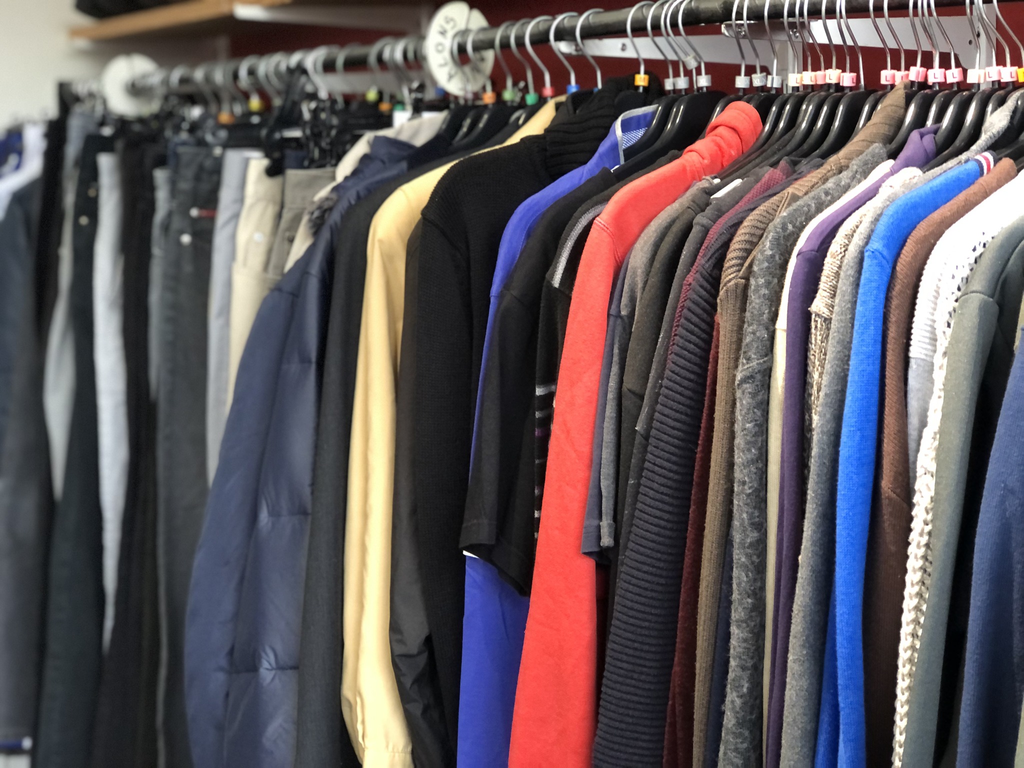 Vêtements dans notre boutique A TOUT PETIT PRIX de Villers-Bocage