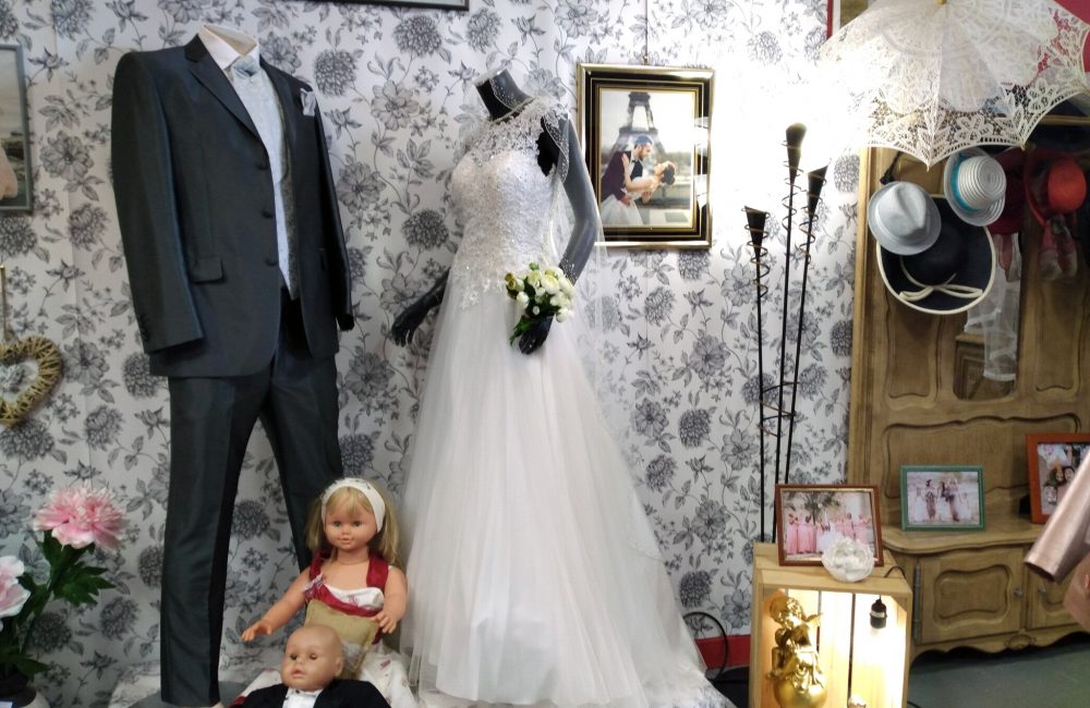 Showroom mariage à la boutique A TOUT PETIT PRIX de Bayeux